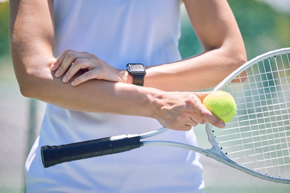 Hand issues while playing sports tennis