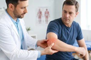 Orthopedic doctor examining a patient with tennis elbow to diagnose outer elbow pain and recommend the appropriate treatment.